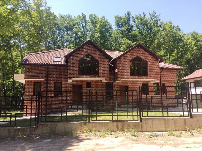 Продава къща в парка на Сандански