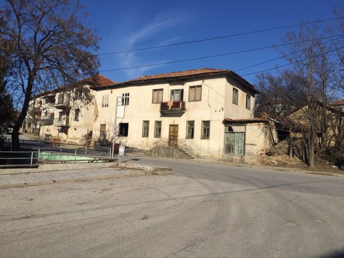 Продава имот в центъра на с.Левуново