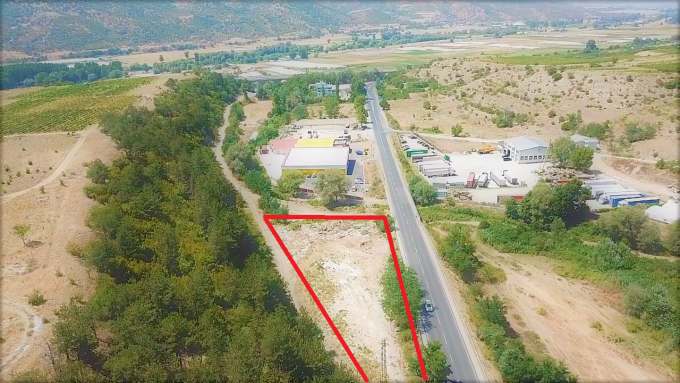 Продава имот на гл.път Е79 в гр.Сандански